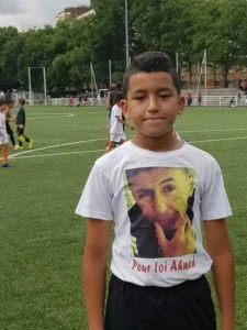 Rayan rend hommage à Ahmed lors d'un tournoi à Paris